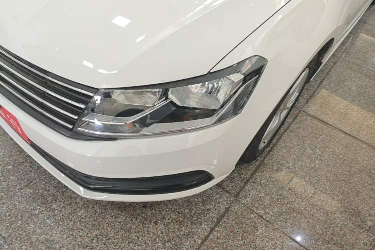 Used Volkswagen Lavida 2017 1.6L Automatic Fashion Edition Left Front Headlight