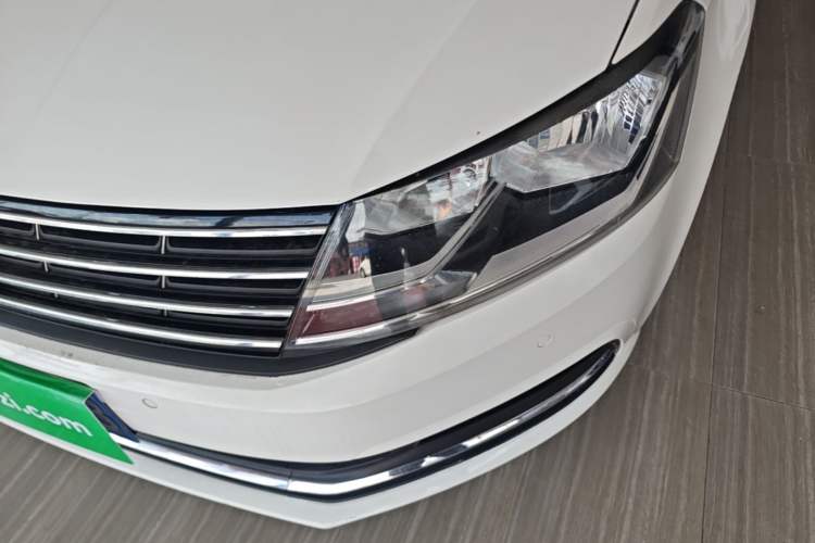 Used Volkswagen Lavida 2017 1.6L Automatic Comfort Edition Left Front Headlight