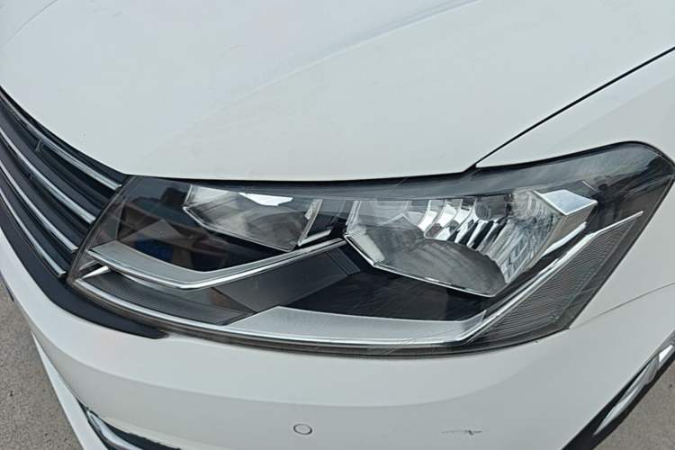 Used Volkswagen Lavida 2017 1.6L Manual Comfort Edition Left Front Headlight
