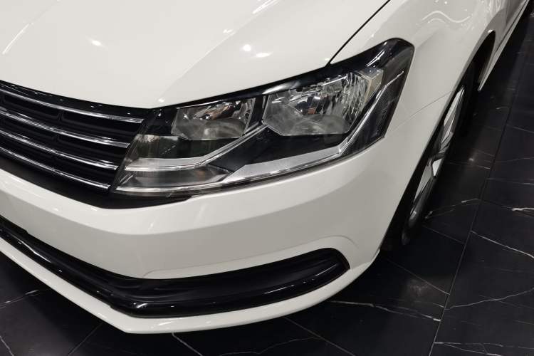 Used Volkswagen Lavida 2017 1.6L Automatic Fashion Edition Left Front Headlight