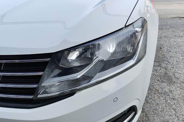 Used Volkswagen Lavida 2017 1.6L Automatic Comfort Edition Left Front Headlight