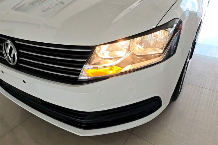 Used Volkswagen Lavida 2017 1.6L Automatic Fashion Edition Left Front Headlight