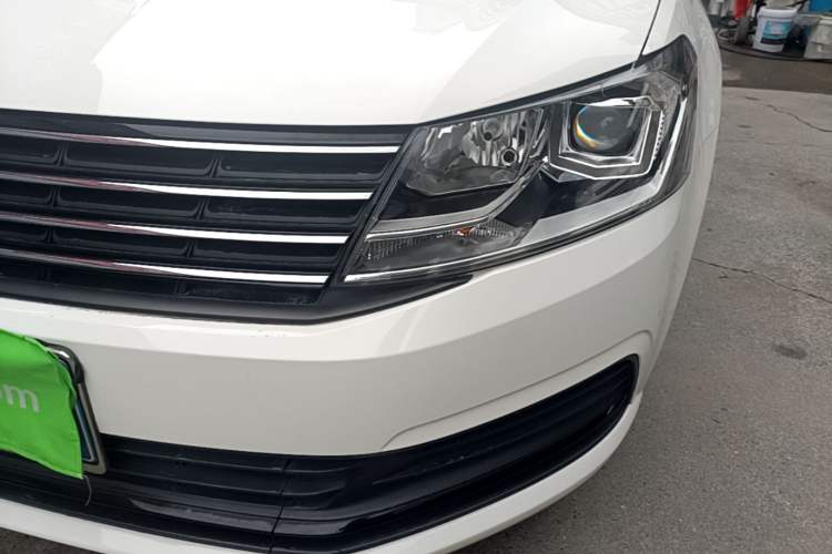 Used Volkswagen Lavida 2017 1.6L Automatic Fashion Edition Left Front Headlight