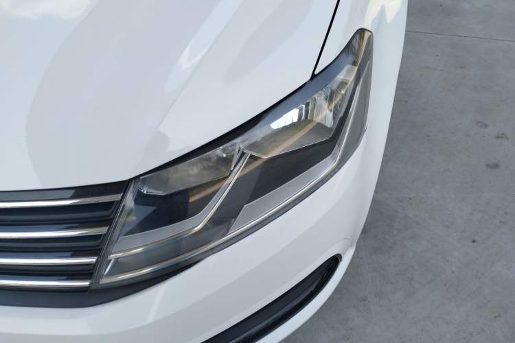 Used Volkswagen Lavida 2017 1.6L Automatic Fashion Edition Left Front Headlight