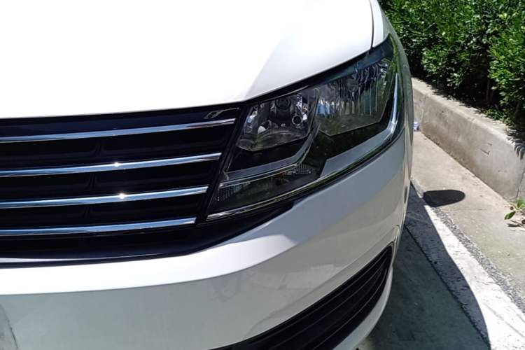 Used Volkswagen Lavida 2017 1.6L Automatic Fashion Edition Left Front Headlight