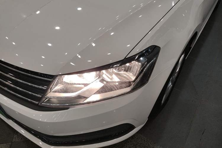 Used Volkswagen Lavida 2017 1.6L Automatic Fashion Edition Left Front Headlight