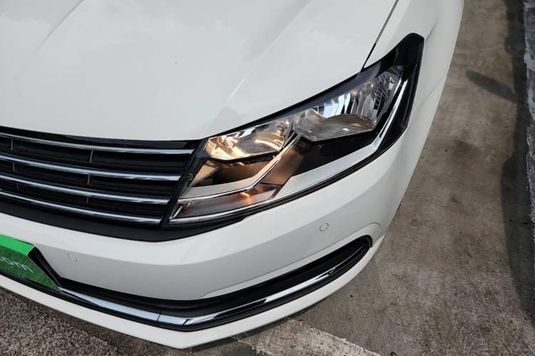 Used Volkswagen Lavida 2017 1.6L Automatic Comfort Edition Left Front Headlight