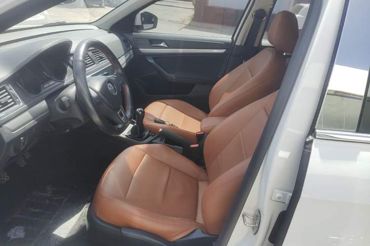 Used Volkswagen Lavida 2017 1.6L Manual Fashion Edition Left Front Seat