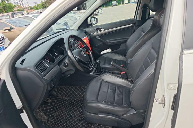 Used Volkswagen Lavida 2017 1.6L Manual Comfort Edition Left Front Seat