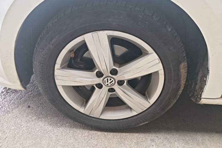 Used Volkswagen Lavida 2017 1.6L Automatic Fashion Edition Left Front Wheel Hub