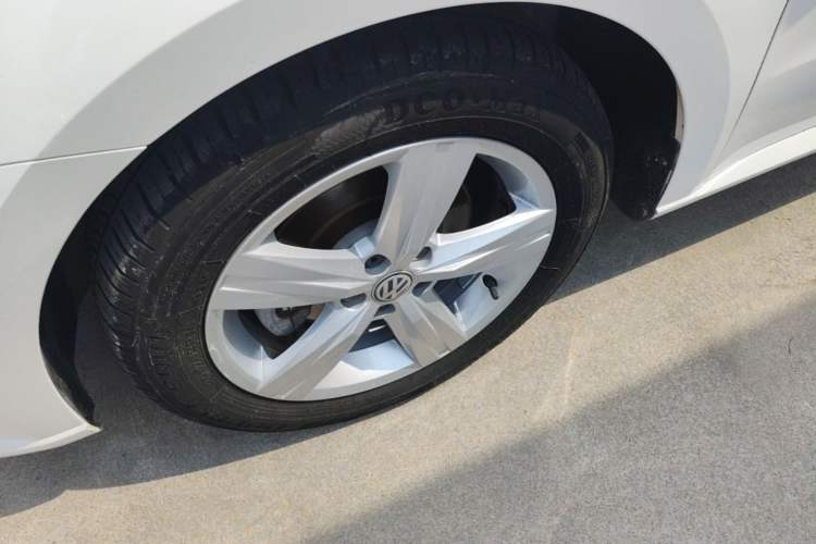 Used Volkswagen Lavida 2017 1.6L Automatic Fashion Edition Left Front Wheel Hub
