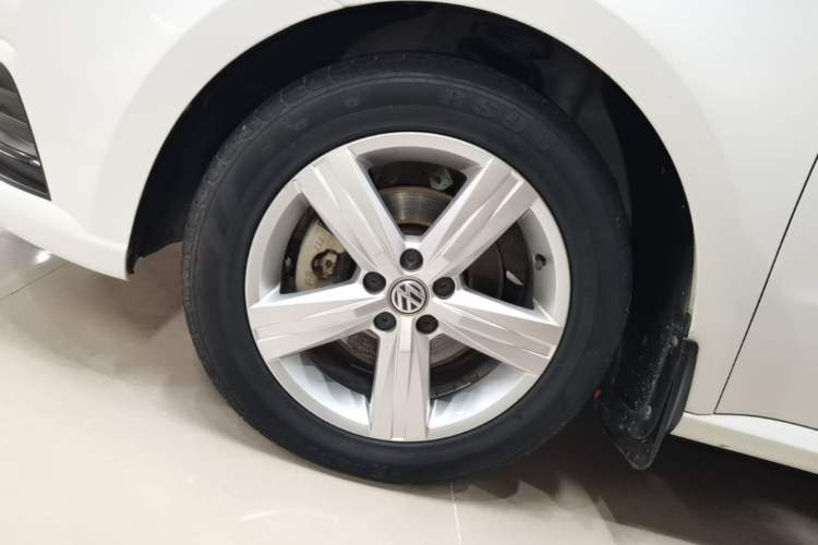 Used Volkswagen Lavida 2017 1.6L Automatic Fashion Edition Left Front Wheel Hub