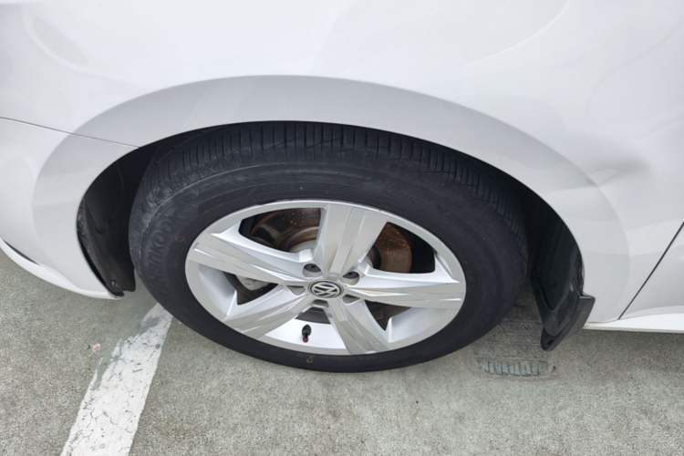 Used Volkswagen Lavida 2017 1.6L Automatic Fashion Edition Left Front Wheel Hub