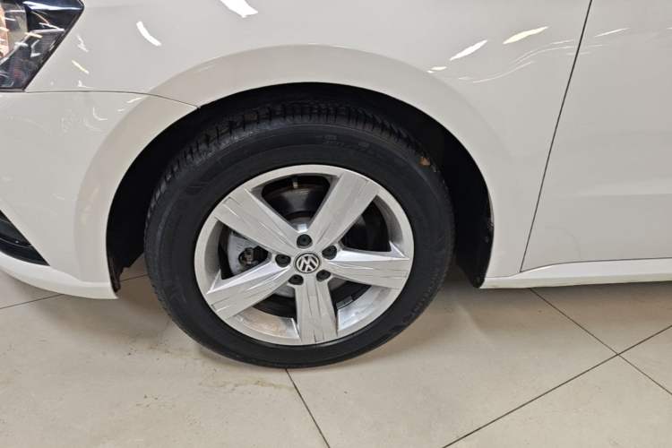 Used Volkswagen Lavida 2017 1.6L Automatic Fashion Edition Left Front Wheel Hub