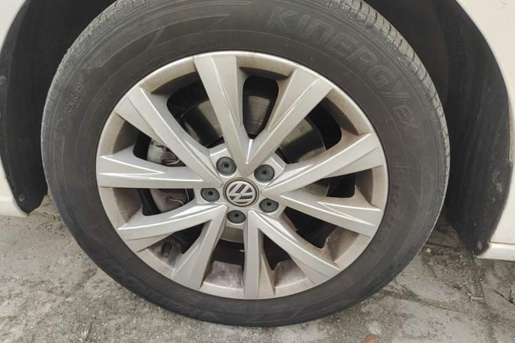 Used Volkswagen Lavida 2017 230TSI DSG Comfort Edition Left Front Wheel Hub