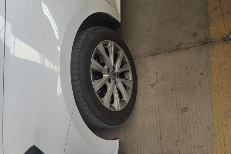 Used Volkswagen Lavida 2017 1.6L Automatic Comfort Edition Left Front Wheel Hub