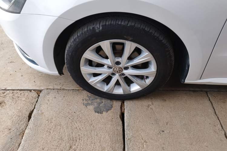 Used Volkswagen Lavida 2017 1.6L Automatic Comfort Edition Left Front Wheel Hub