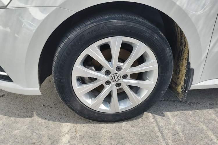 Used Volkswagen Lavida 2017 1.6L Automatic Comfort Edition Left Front Wheel Hub