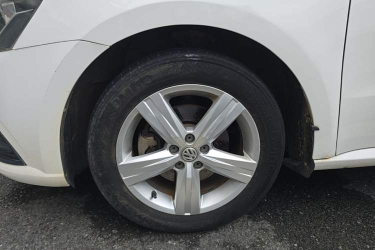 Used Volkswagen Lavida 2017 1.6L Manual Fashion Edition Left Front Wheel Hub