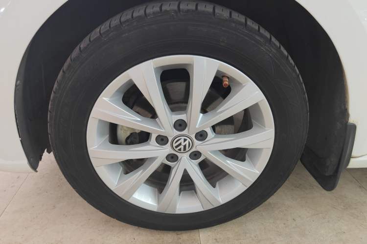 Used Volkswagen Lavida 2017 1.6L Automatic Comfort Edition Left Front Wheel Hub