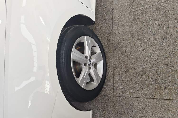 Used Volkswagen Lavida 2017 1.6L Automatic Fashion Edition Left Front Wheel Hub