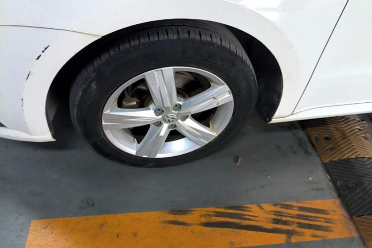 Used Volkswagen Lavida 2017 1.6L Manual Fashion Edition Left Front Wheel Hub