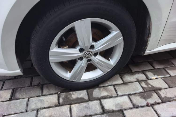 Used Volkswagen Lavida 2017 1.6L Automatic Fashion Edition Left Front Wheel Hub