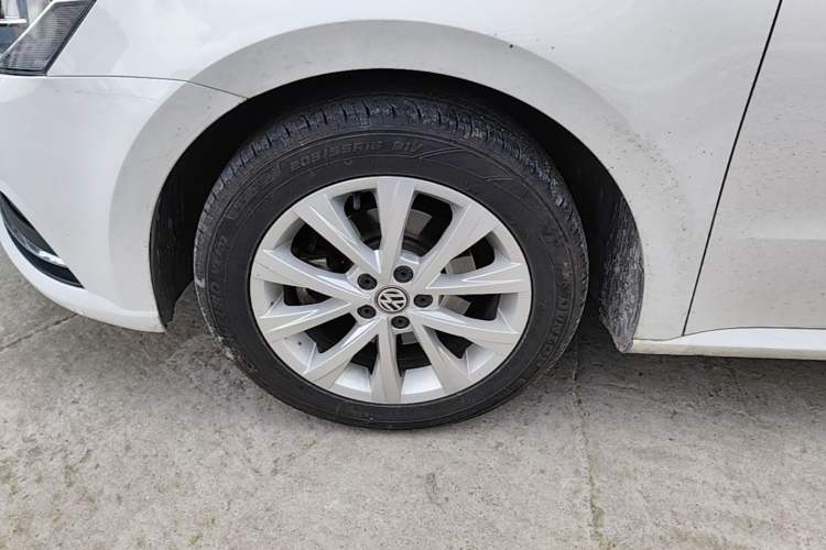 Used Volkswagen Lavida 2017 1.6L Automatic Comfort Edition Left Front Wheel Hub