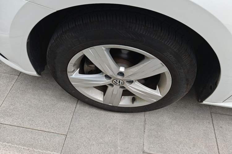 Used Volkswagen Lavida 2017 1.6L Manual Fashion Edition Left Front Wheel Hub