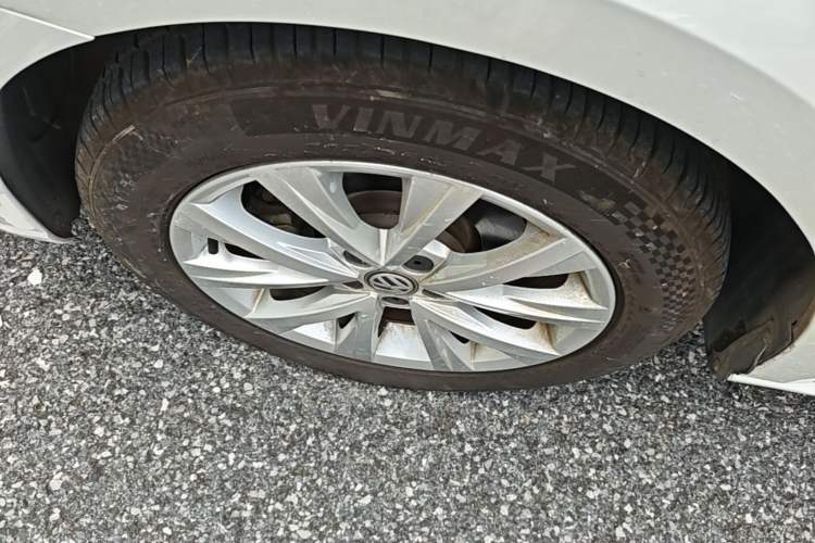 Used Volkswagen Lavida 2017 1.6L Automatic Comfort Edition Left Front Wheel Hub