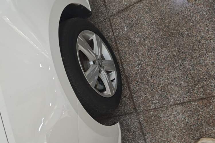 Used Volkswagen Lavida 2017 1.6L Automatic Fashion Edition Left Front Wheel Hub