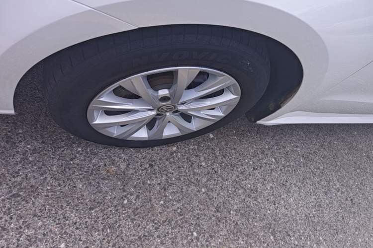 Used Volkswagen Lavida 2017 1.6L Automatic Comfort Edition Left Front Wheel Hub