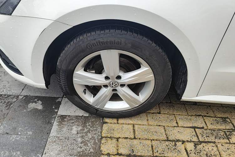 Used Volkswagen Lavida 2017 1.6L Automatic Fashion Edition Left Front Wheel Hub