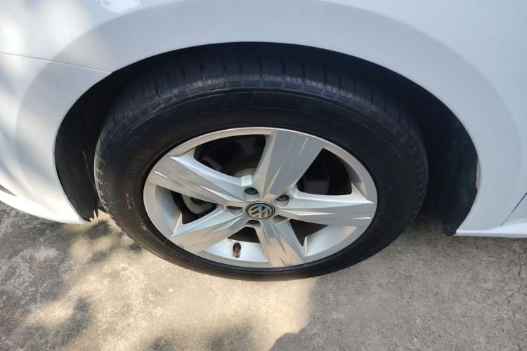 Used Volkswagen Lavida 2017 1.6L Automatic Fashion Edition Left Front Wheel Hub