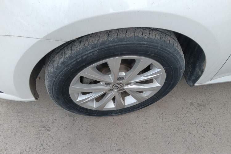 Used Volkswagen Lavida 2017 1.6L Automatic Comfort Edition Left Front Wheel Hub
