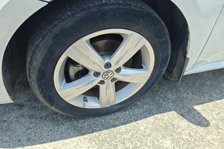 Used Volkswagen Lavida 2017 1.6L Automatic Fashion Edition Left Front Wheel Hub