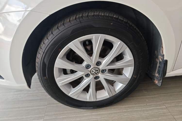 Used Volkswagen Lavida 2017 1.6L Automatic Comfort Edition Left Front Wheel Hub