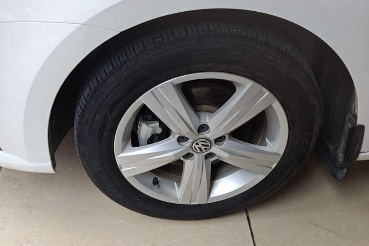 Used Volkswagen Lavida 2017 1.6L Automatic Fashion Edition Left Front Wheel Hub