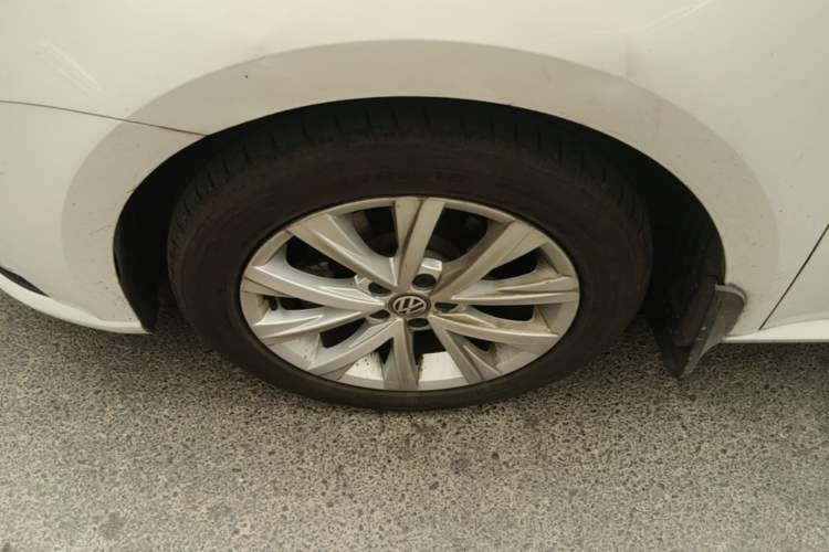 Used Volkswagen Lavida 2017 1.6L Automatic Comfort Edition Left Front Wheel Hub