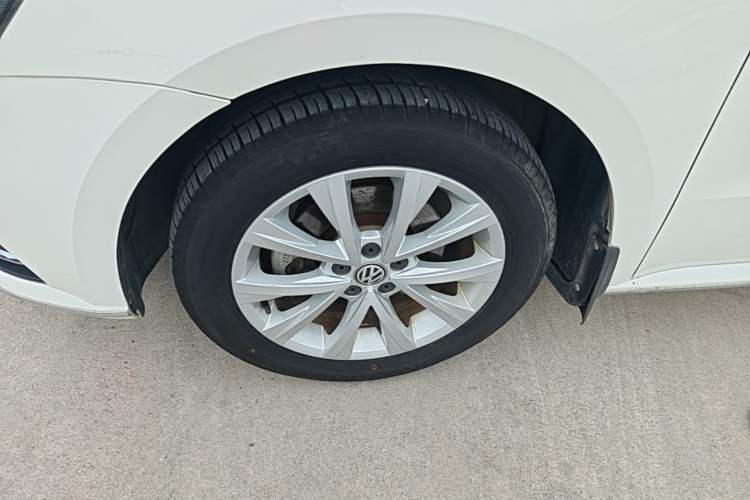 Used Volkswagen Lavida 2017 1.6L Manual Comfort Edition Left Front Wheel Hub