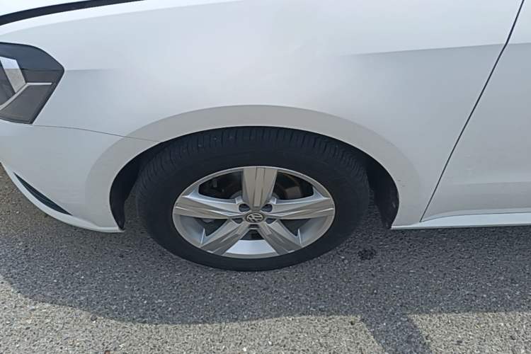 Used Volkswagen Lavida 2017 1.6L Automatic Fashion Edition Left Front Wheel Hub