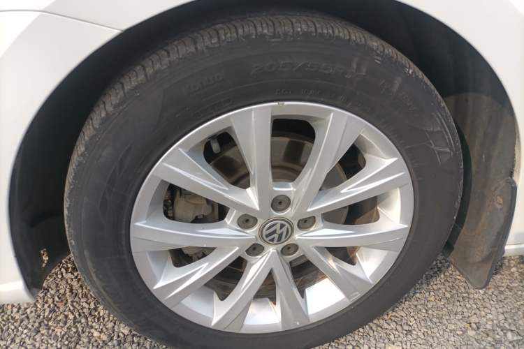 Used Volkswagen Lavida 2017 1.6L Automatic Comfort Edition Left Front Wheel Hub