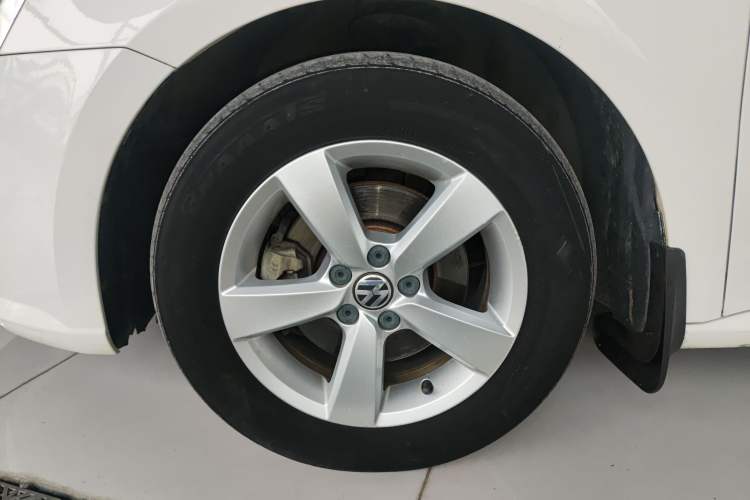 Used Volkswagen Lavida 2017 1.6L Automatic Comfort Edition Left Front Wheel Hub