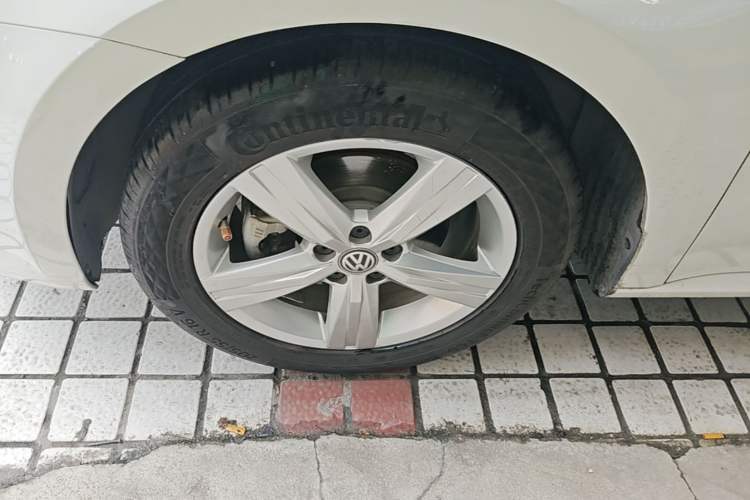 Used Volkswagen Lavida 2017 1.6L Automatic Fashion Edition Left Front Wheel Hub