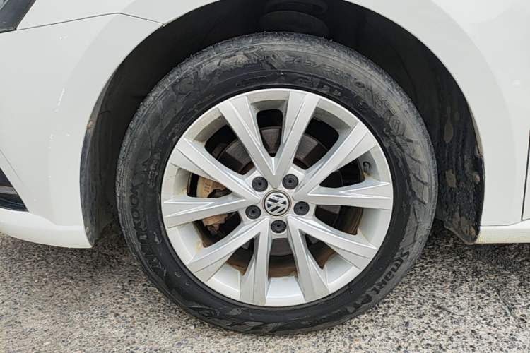 Used Volkswagen Lavida 2017 1.6L Automatic Comfort Edition Left Front Wheel Hub
