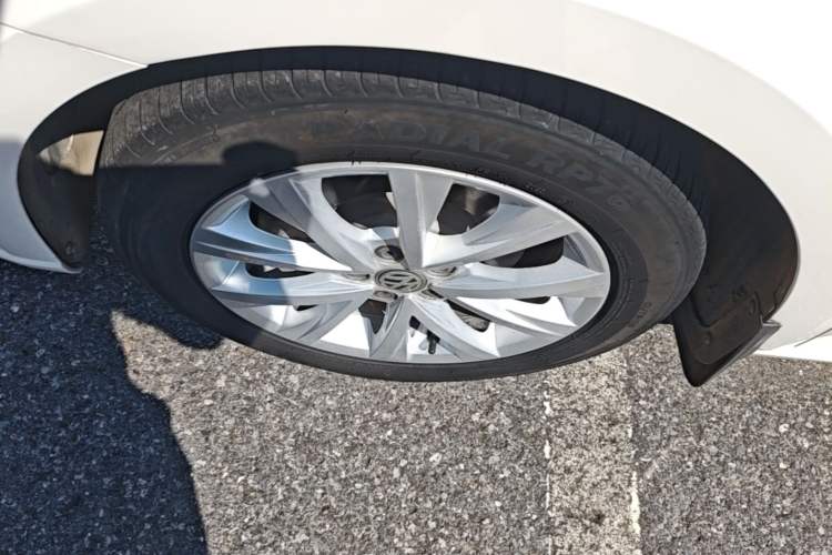 Used Volkswagen Lavida 2017 1.6L Automatic Comfort Edition Left Front Wheel Hub
