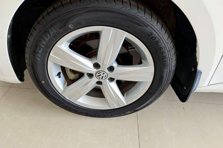 Used Volkswagen Lavida 2017 1.6L Automatic Fashion Edition Left Front Wheel Hub