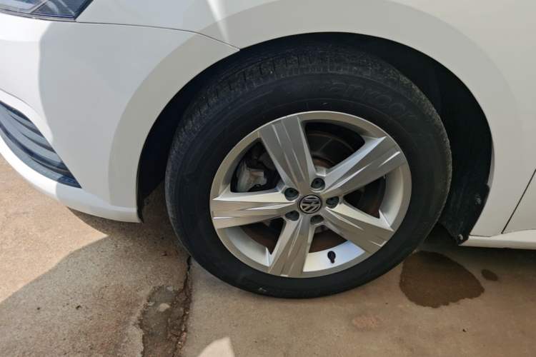 Used Volkswagen Lavida 2017 1.6L Automatic Fashion Edition Left Front Wheel Hub