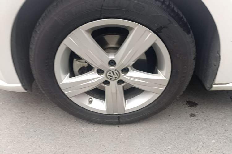 Used Volkswagen Lavida 2017 1.6L Automatic Fashion Edition Left Front Wheel Hub