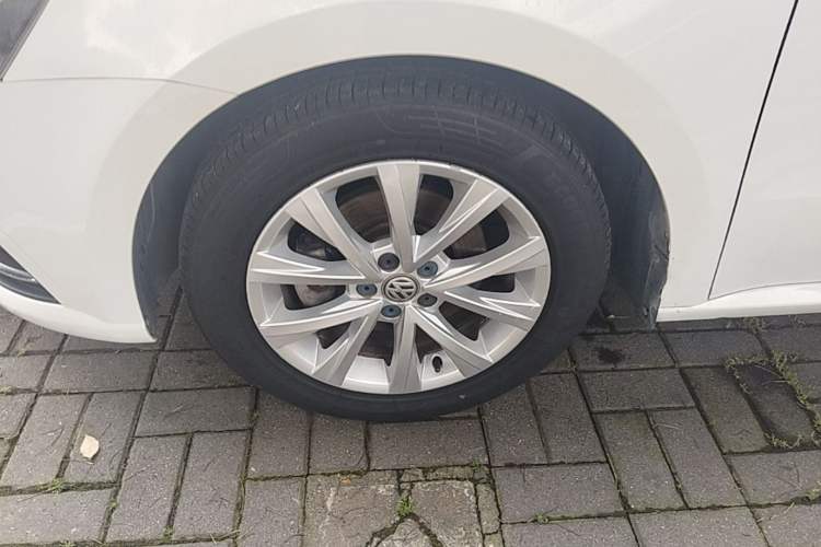 Used Volkswagen Lavida 2017 1.6L Automatic Comfort Edition Left Front Wheel Hub
